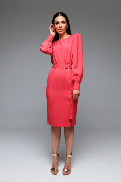 Розовое платье с талиевыми вытачками и разрезом-смещение Ларс Стиль 847/3 - фото 1