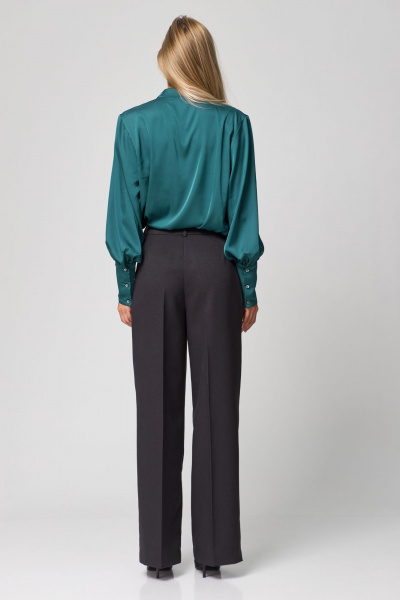 Классические брюки из текстиля с функциональными карманами THE NAME 2271 графит - фото 6