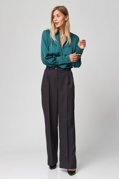 Классические брюки из текстиля с функциональными карманами THE NAME 2271 графит - фото 2