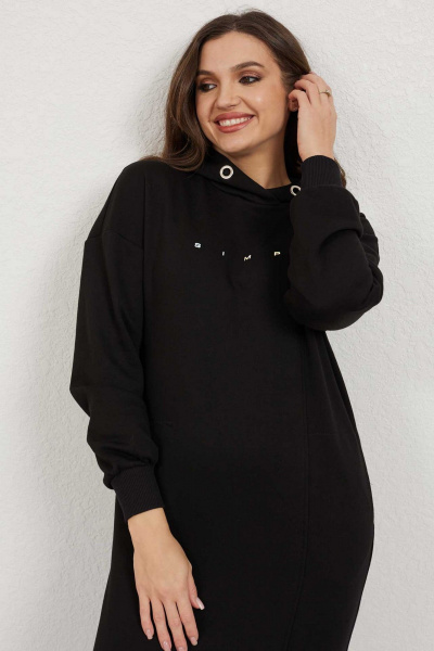 Платье прямого силуэта с капюшоном и декоративной печатью Mislana С872 черный - фото 2