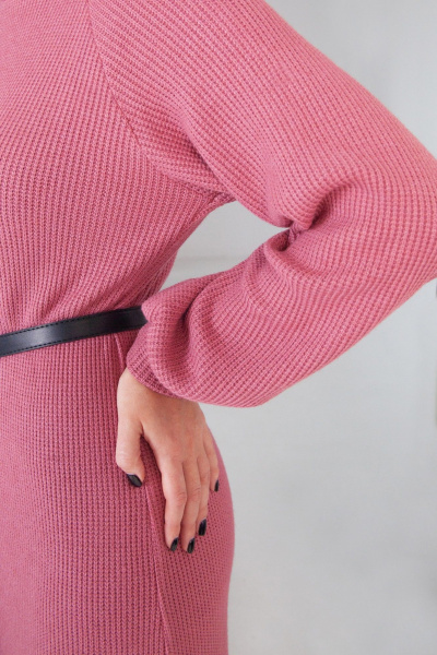 Розовое платье с ремнем и разрезом i3i Fashion 103/10 брусника - фото 4