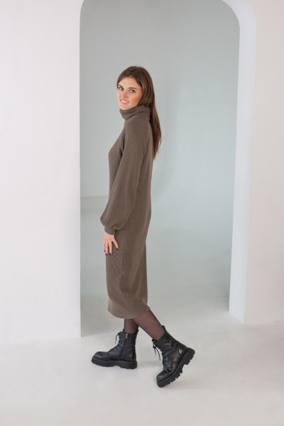 Зеленое платье с ремнем и разрезом i3i Fashion 103/9 хаки - фото 4