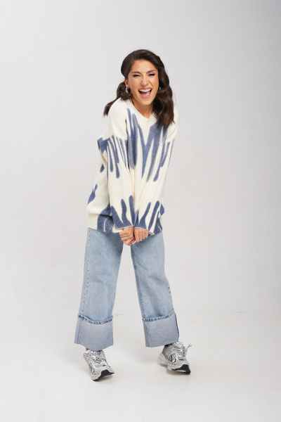 Модный джемпер с дизайнерским принтом из мягкого трикотажа Mixan 2064/2 - фото 2