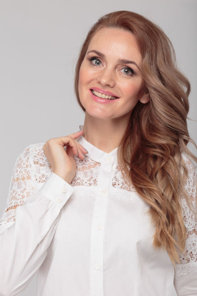 Блуза из текстиля с кружевными кокетками и классическим кроем Anelli 813 белый - фото 4