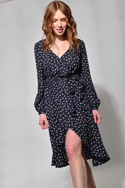 Демисезонное платье на запах с цветочным принтом Your size 2021 - фото 1