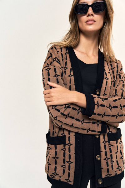 Демисезонный трикотажный кардиган с карманами LeNata 11351 коричневый-в-рисунок - фото 4
