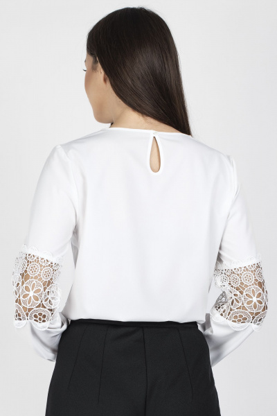 Блуза с кружевными рукавами и утонченными декоративными деталями VIZAVI 707 белый - фото 7