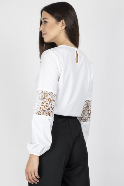 Блуза с кружевными рукавами и утонченными декоративными деталями VIZAVI 707 белый - фото 4