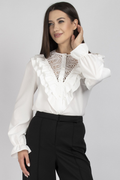 Элегантная блуза с ажурными кокетками и рюшами в классическом стиле VIZAVI 708 молочный - фото 8