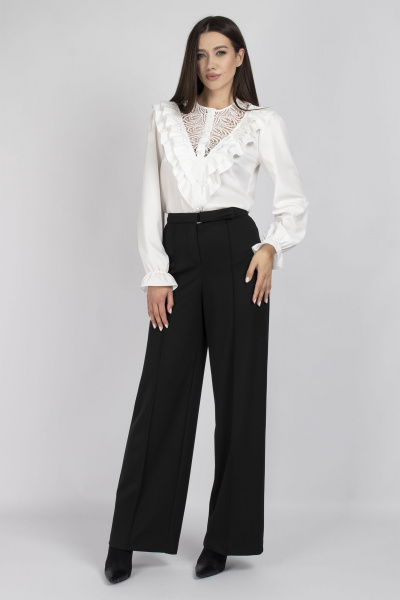 Элегантная блуза с ажурными кокетками и рюшами в классическом стиле VIZAVI 708 молочный - фото 7