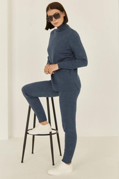 Демисезонный синий костюм-двойка из вязаного трикотажа Romgil 919ШТЗ индиго - фото 8