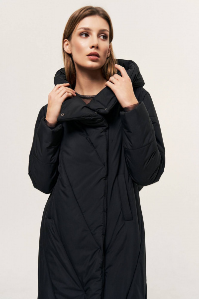 Зимнее черное пальто на утеплителе с капюшоном и диагональными стежками LeNata 14368 черный - фото 4