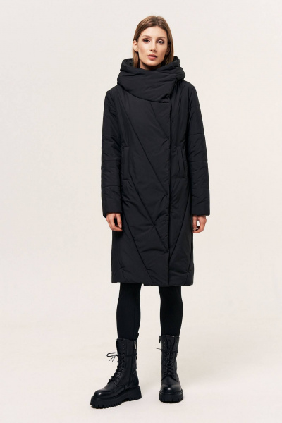 Зимнее черное пальто на утеплителе с капюшоном и диагональными стежками LeNata 14368 черный - фото 1