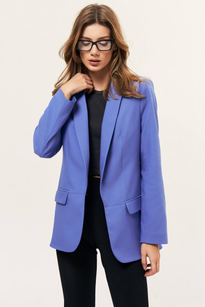 Фиолетовый жакет с накладным карманом и воротником шаль LeNata 12366 сиреневый - фото 3