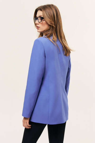 Фиолетовый жакет с накладным карманом и воротником шаль LeNata 12366 сиреневый - фото 2