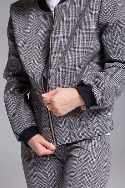 Женский бомбер на подкладке из трикотажного жаккардового полотна Legend Style G-002 черно-белый - фото 10