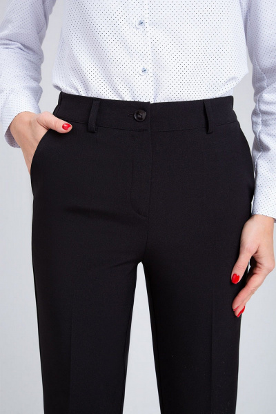 Деловой костюм-двойка из костюмного текстиля с зауженными брюками IVARI 20403/1 черный - фото 10