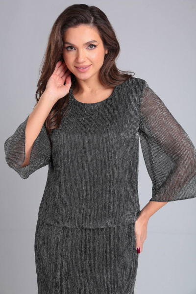 Платье на трикотажной подкладке с ярким декором и разрезом LeNata 16365 темное-серебро - фото 4