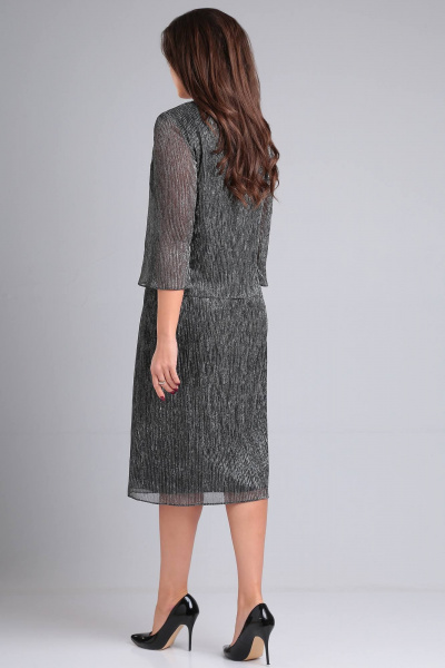 Платье на трикотажной подкладке с ярким декором и разрезом LeNata 16365 темное-серебро - фото 5