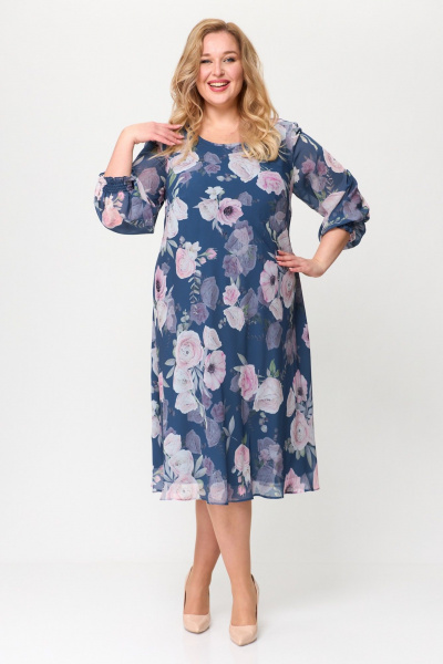 Круглогодичное воздушное платье из шифона с сборками и свободным кроем Элль-стиль 2258 джинс/принт_цветы - фото 1