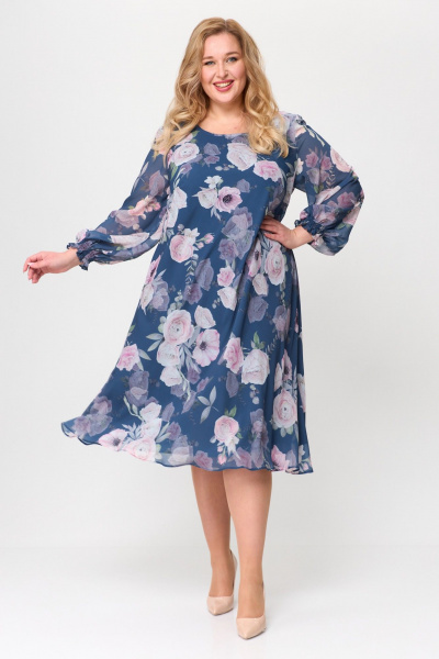 Круглогодичное воздушное платье из шифона с сборками и свободным кроем Элль-стиль 2258 джинс/принт_цветы - фото 2