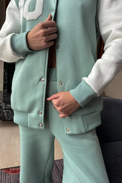 Спортивный женский костюм бомбер и прямые брюки из трикотажа GO F3045/26-688.164-170 - фото 7