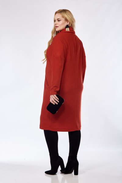 Трикотажное платье приталенного кроя с асимметричным подрезом и воротом-стойкой Pretty 5106 терракотовый - фото 4