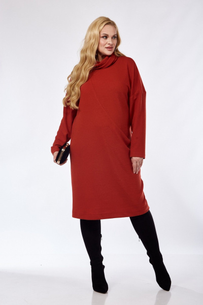 Трикотажное платье приталенного кроя с асимметричным подрезом и воротом-стойкой Pretty 5106 терракотовый - фото 3