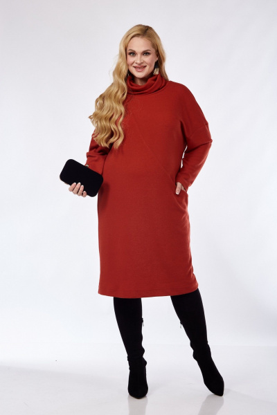 Трикотажное платье приталенного кроя с асимметричным подрезом и воротом-стойкой Pretty 5106 терракотовый - фото 2