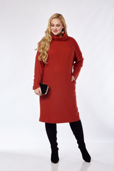Трикотажное платье приталенного кроя с асимметричным подрезом и воротом-стойкой Pretty 5106 терракотовый - фото 1