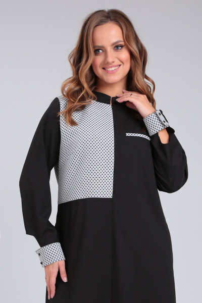 Черное бохо платье с карманами, подрезами и нашивками Angelina & Сompany 938 - фото 7