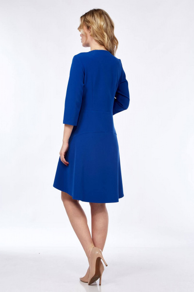 Синее деловое платье из текстиля с карманами и брошью Lady Style Classic 818 васильковый - фото 6