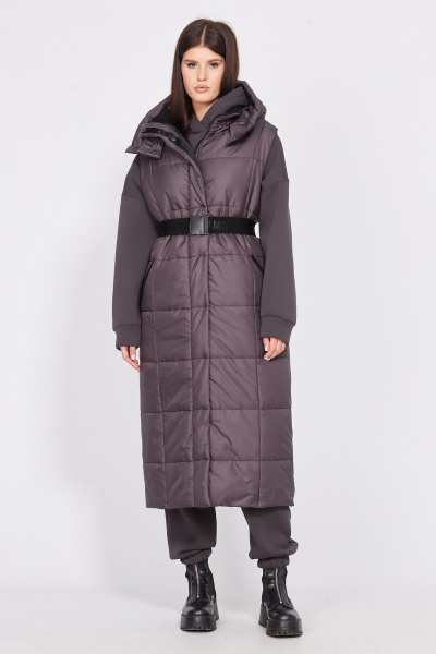 Фиолетовый демисезонный жилет из плащевой ткани с капюшоном EOLA 2543 т.слива - фото 1