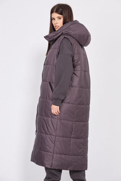 Фиолетовый демисезонный жилет из плащевой ткани с капюшоном EOLA 2543 т.слива - фото 7