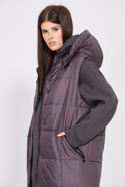 Фиолетовый демисезонный жилет из плащевой ткани с капюшоном EOLA 2543 т.слива - фото 5