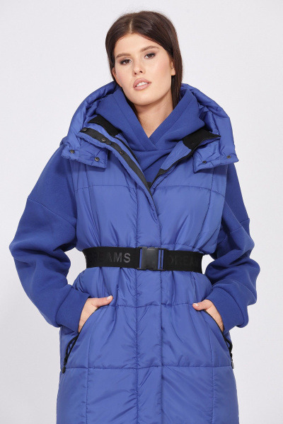 Синий демисезонный жилет из плащевой ткани с капюшоном EOLA 2543 василек - фото 2