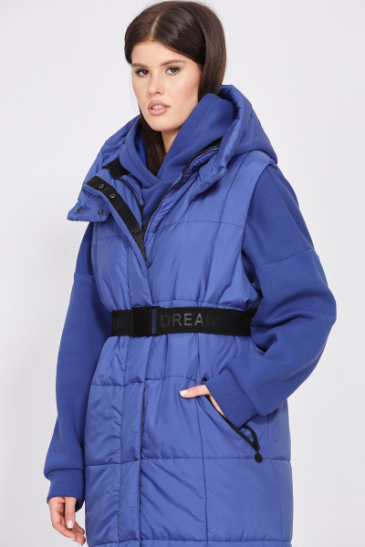 Синий демисезонный жилет из плащевой ткани с капюшоном EOLA 2543 василек - фото 8