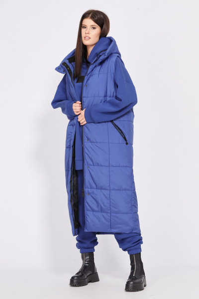 Синий демисезонный жилет из плащевой ткани с капюшоном EOLA 2543 василек - фото 4