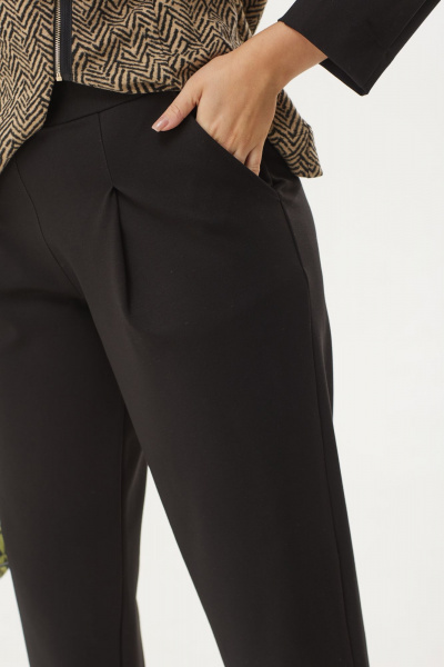 Бежевый и черный костюм: укороченный жакет и прямые брюки из трикотажа Michel chic 1354 черный-бежевый - фото 6
