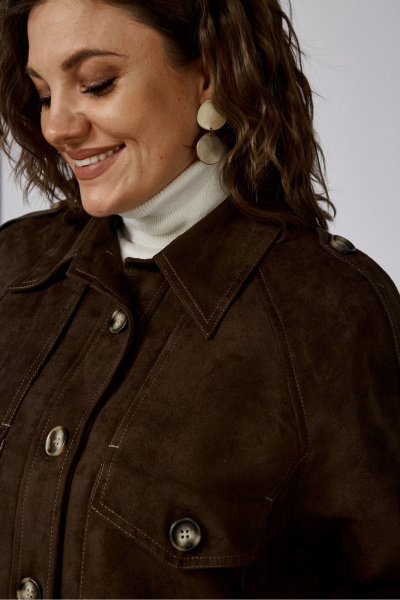 Коричневый удлинённый жакет из замшевой ткани с декором и клапанами Anna Majewska 1526В - фото 4