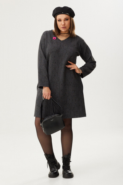 Платье А-силуэта с карманами и контрастной брошью BegiModa 1028 графит - фото 1