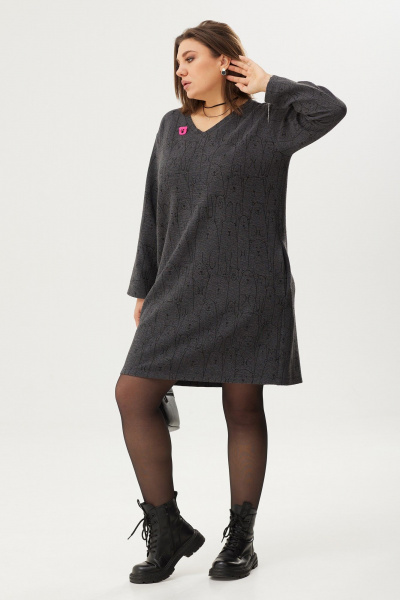 Платье А-силуэта с карманами и контрастной брошью BegiModa 1028 графит - фото 2
