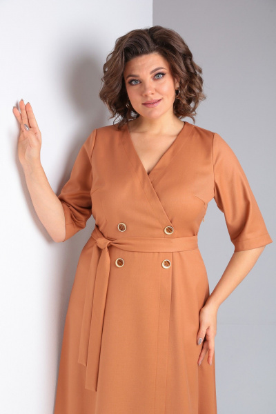Оранжевое платье с талиевыми вытачками и запахом Takka Plus 23-204 - фото 4