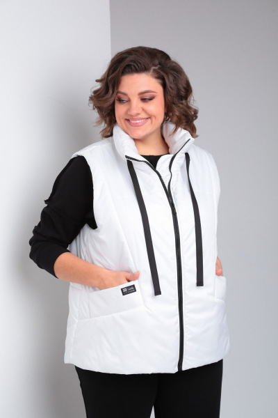 Теплый жилет на молнии с боковыми карманами и капюшоном Диомант 1941 белый - фото 2