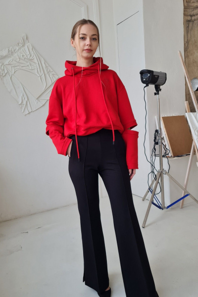 Джемпер свободного силуэта с капюшоном и стразами Swarovski Shymoda 343-23 красный - фото 1