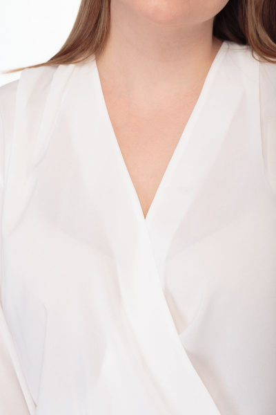 Летняя белая блуза с запахом и сложными складками Anelli 829 белый - фото 7