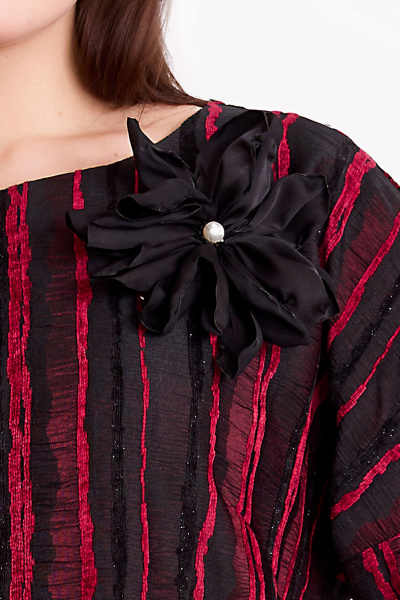 Платье-футляр с съемной брошью из крешованной тафты Lissana 4859 - фото 4