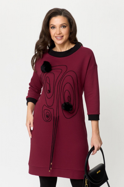 Платье демисезонное прямого кроя с вышивкой и меховыми пушками Michel chic 2153 бордовый - фото 1