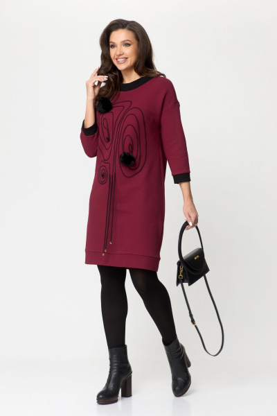 Платье демисезонное прямого кроя с вышивкой и меховыми пушками Michel chic 2153 бордовый - фото 4