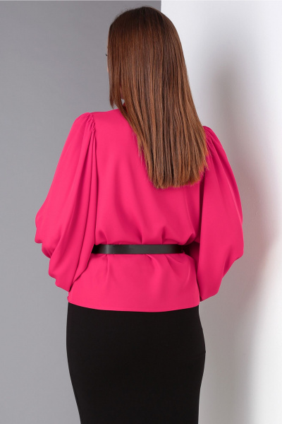 Блуза с оригинальным кроем и короткими плечевыми швами Таир-Гранд 62423 фуксия - фото 2